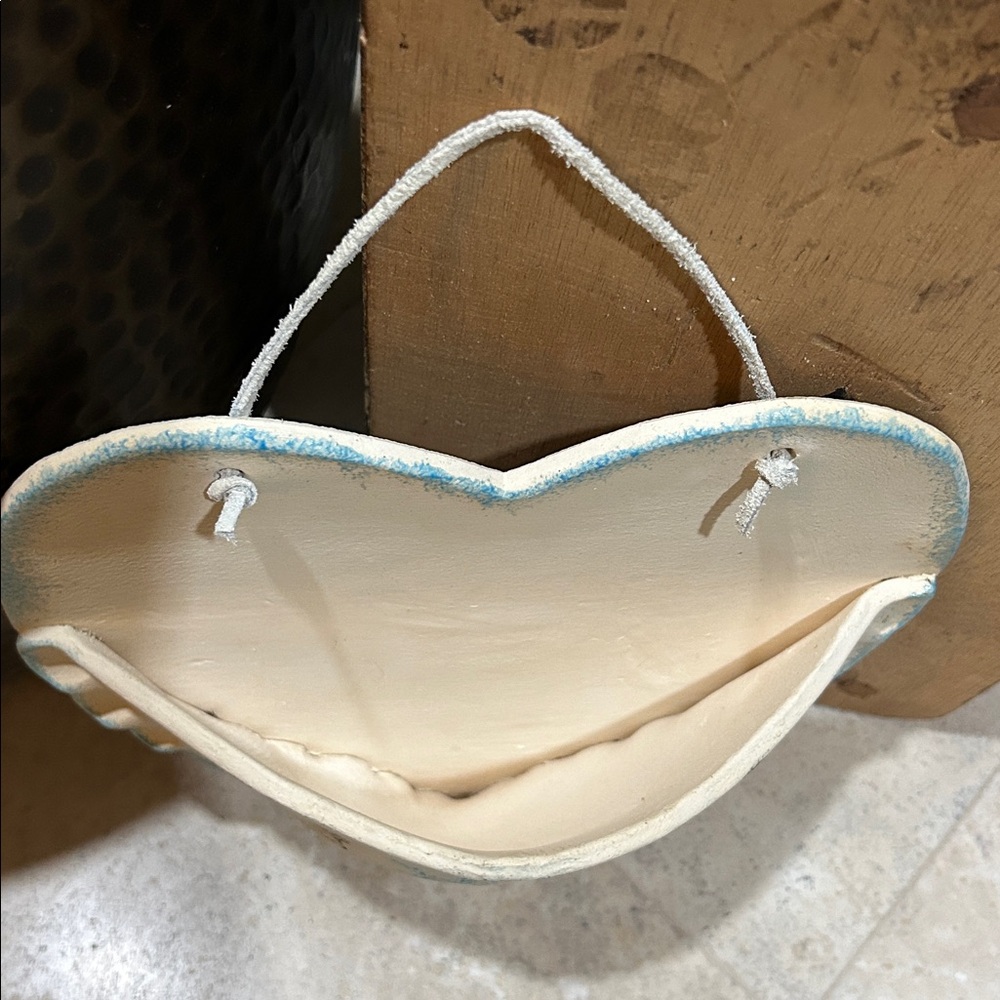 Ceramic heart-shaped pottery wall pocket Vase - Picture 2 of 9